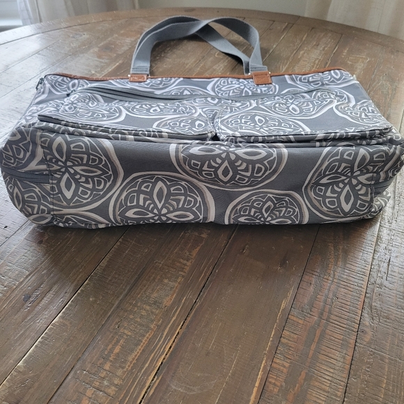 Thirty One Large Double Take Tote Grey Reversible Woodblock & Quilted Diamond - Picture 9 of 10